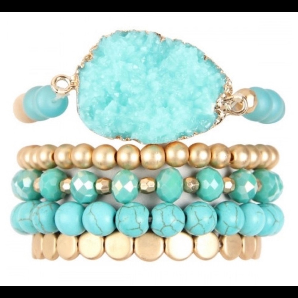 LOVE THIS AQUA BRACELET SET! AQUA IS SO GORGEOUS!